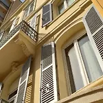 努维尔酒店 2* Saint-Raphaël