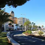Nouvel מלון 2*
