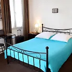 Nouvel מלון 2*